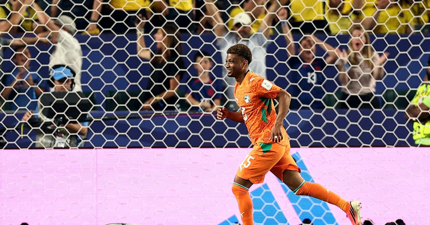 Sao MU lập đại công, Bờ Biển Ngà thắng trận lịch sử tại World Cup