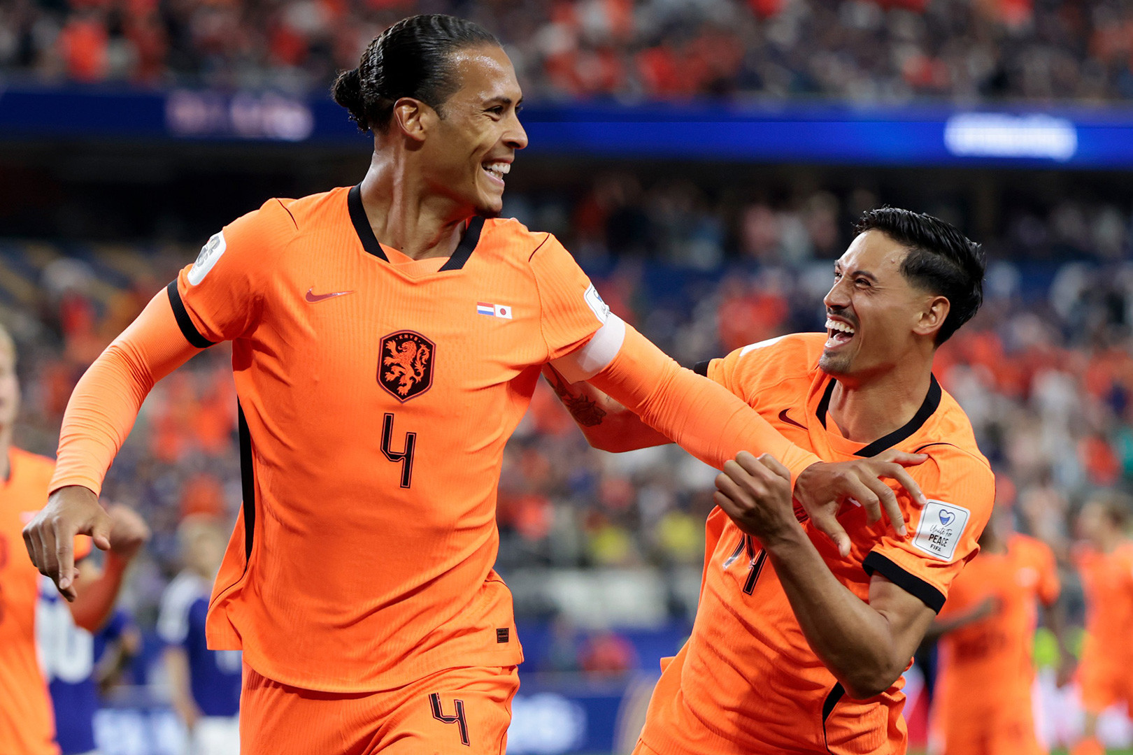 Van Dijk Nhat Ban Ha Lan.jpg