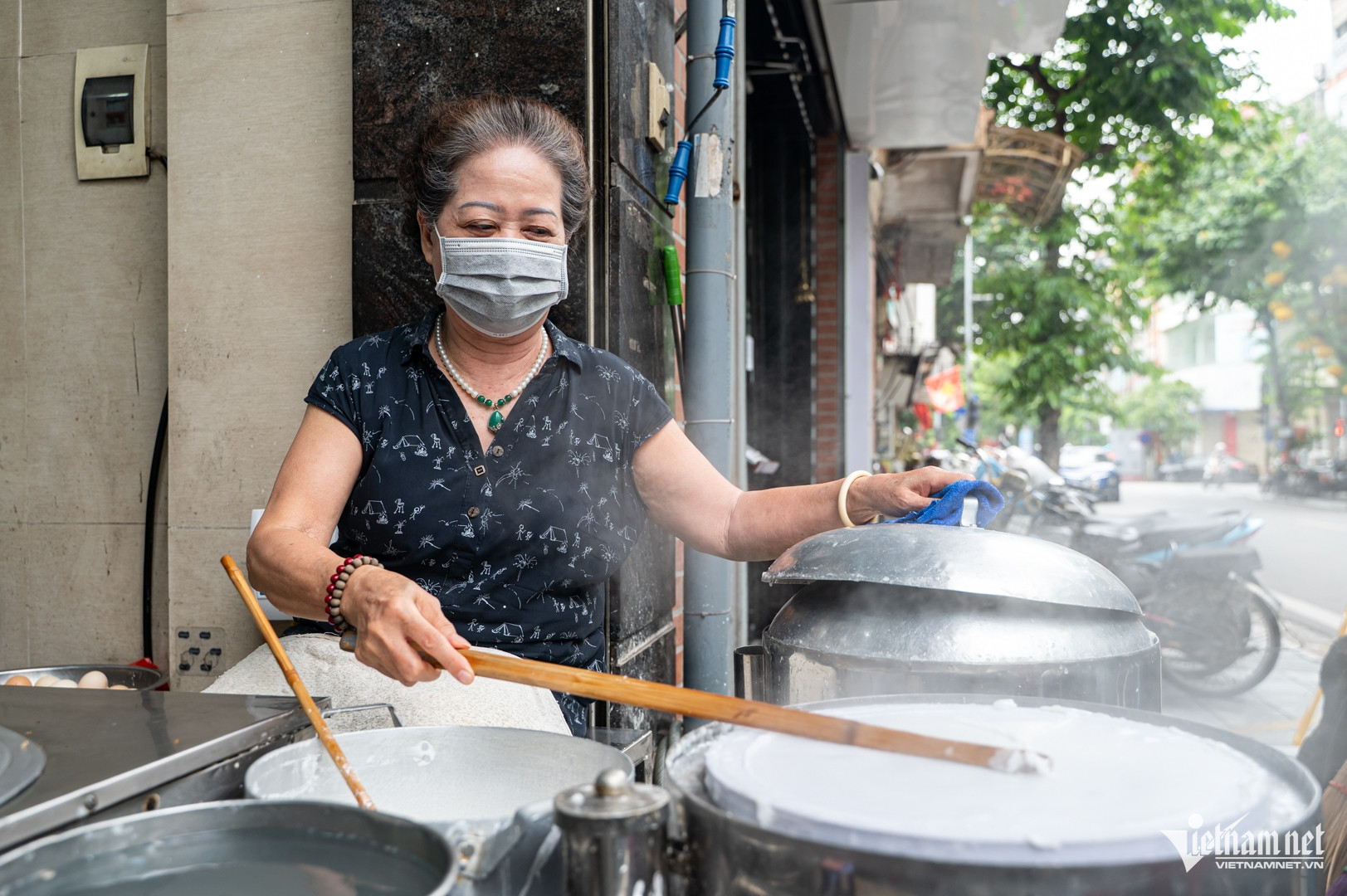 https://static-images.vnncdn.net/vps_images_publish/000001/000003/2026/6/15/w-banh-cuon-thanh-van-michelin-1392.jpg