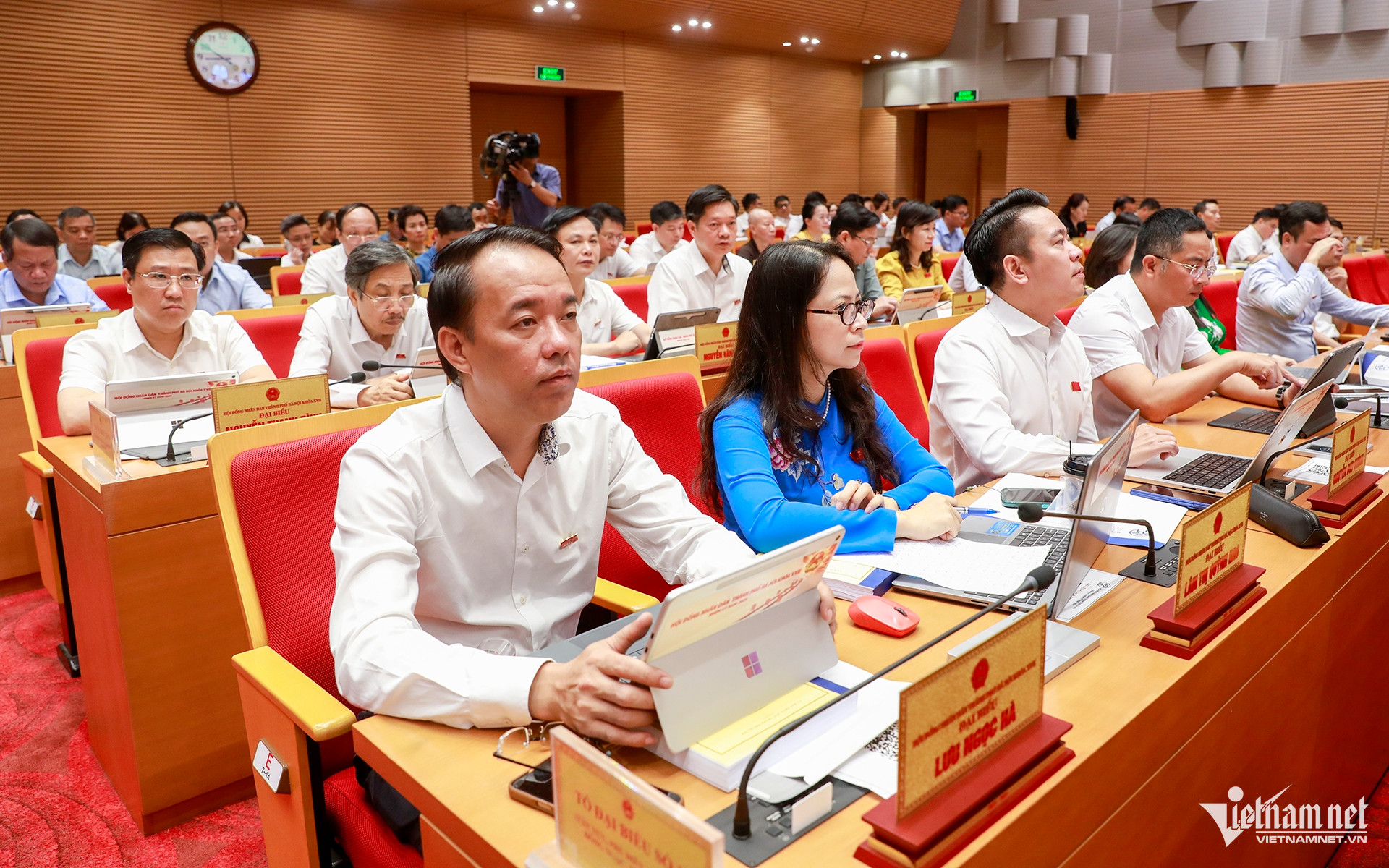 W-hôi đồng nhân dân.jpg