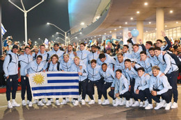 www_thesun_co_uk epa13027629 uruguayan players pose national 1087313990.jpg