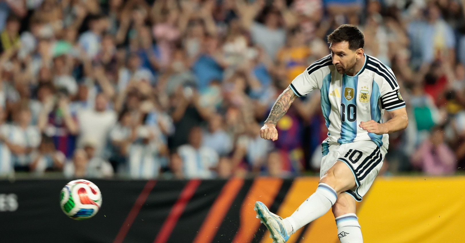 Argentina đấu Algeria: Kỷ lục World Cup của ‘cậu bé tóc đỏ’ Messi