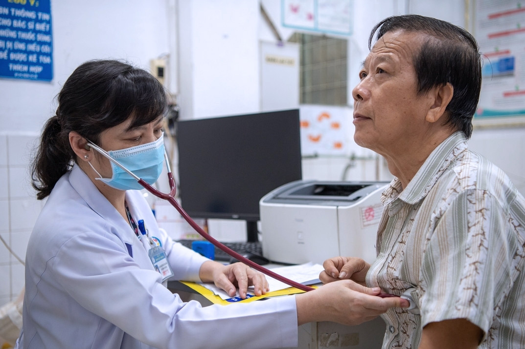 Bộ Y tế trả lời kiến nghị miễn phí BHYT cho người dân từ 65 tuổi trở lên