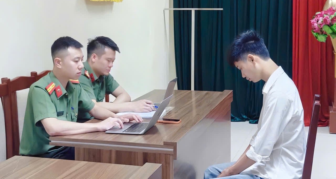 Chủ kênh TikTok &amp;apos;Khuê Ơi Dậy Đi&amp;apos; khai gì tại cơ quan công an?