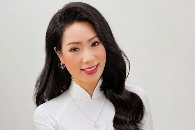 Chủ tịch NSND Trịnh Kim Chi khoe dáng, Bảo Thanh hẹn hò chồng cựu công an