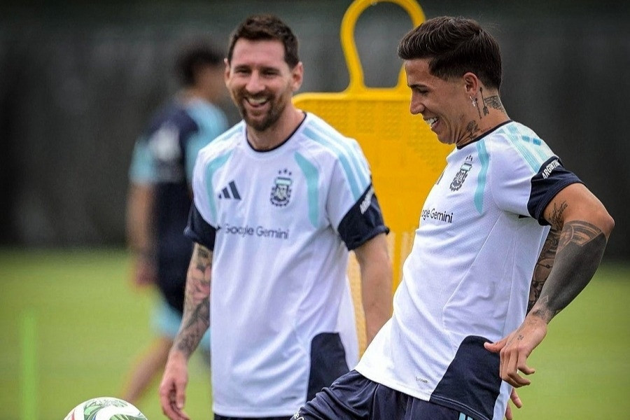 Messi khiến fan reo vui trước trận Argentina vs Algeria ở World Cup