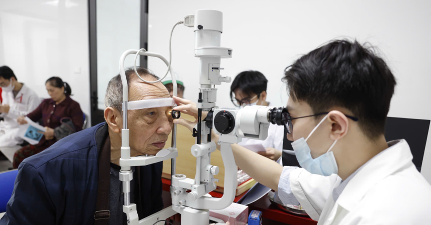 Hà Nội hỗ trợ mạnh tay để bác sĩ về y tế cơ sở, mức cao nhất 20 triệu đồng/tháng
