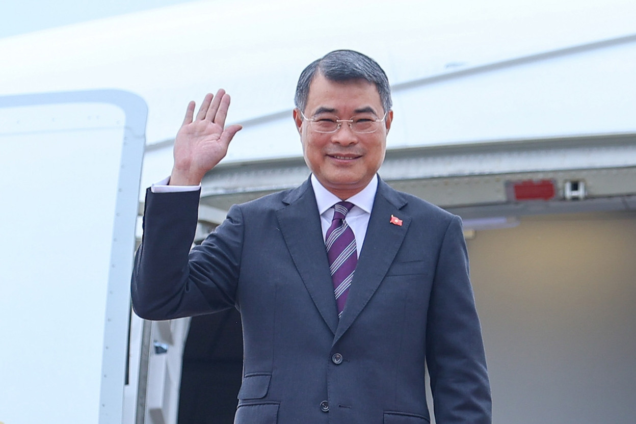 Thủ tướng Lê Minh Hưng lên đường tới Nga