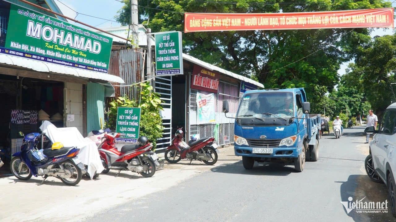 W-làng Chăm bên dòng sông Hậu - 2.jpg