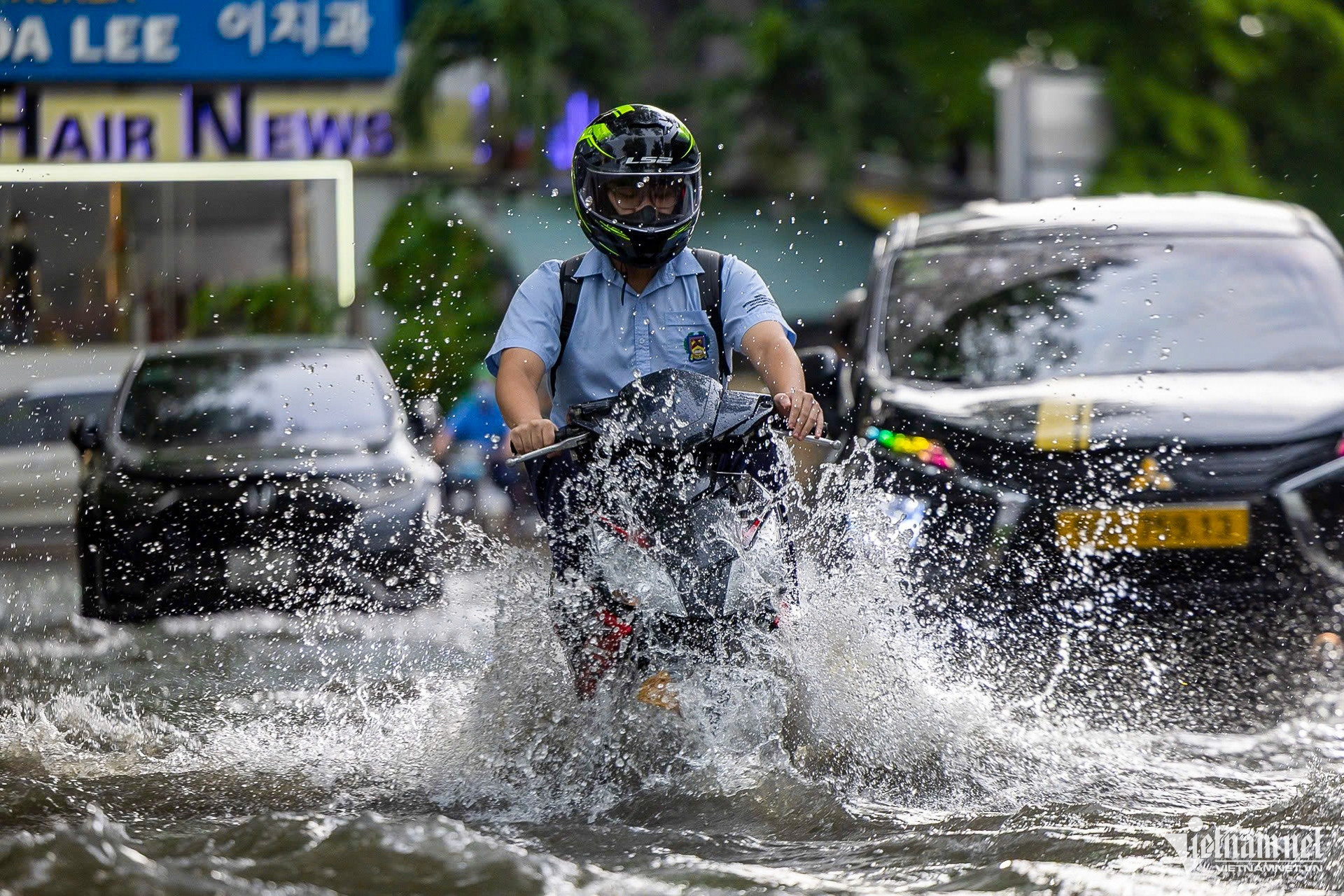 W-mưa ngập TPHCM Tuấn Hùng 7.jpg