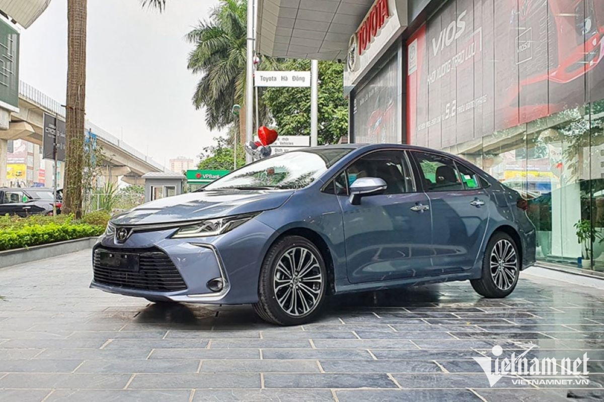 W-Toyota Corolla Altis.jpg
