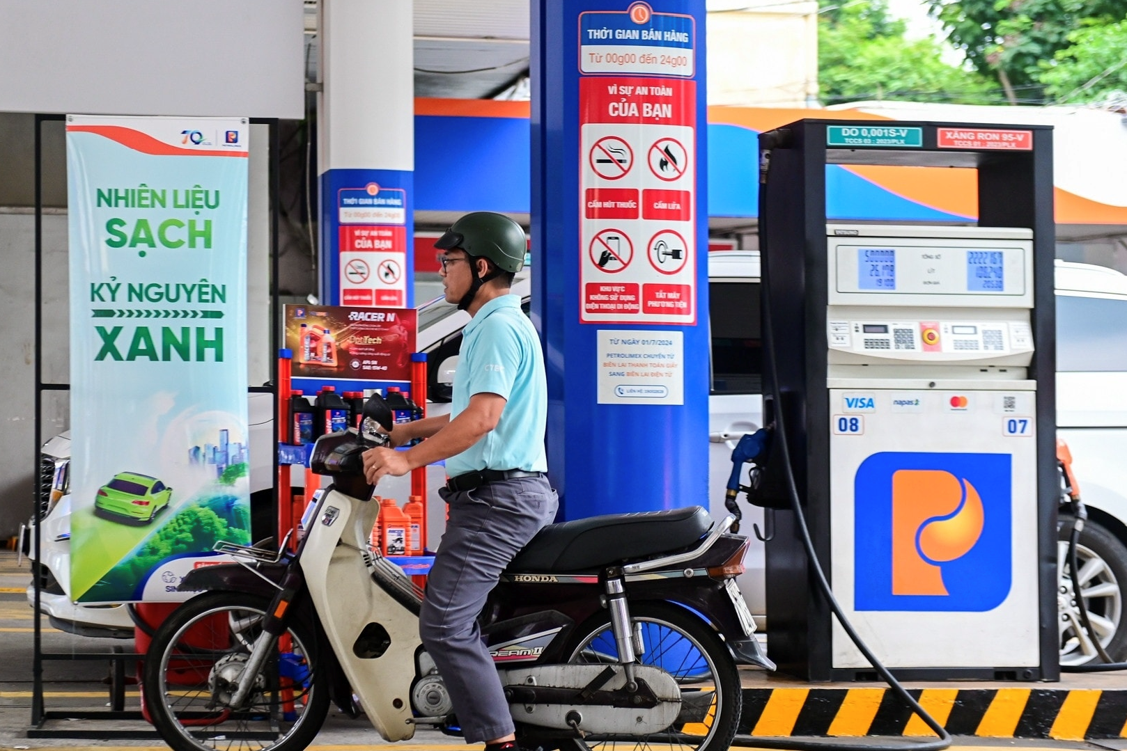Bộ Tài chính nói về chênh lệch thuế giữa xăng E10 và xăng khoáng