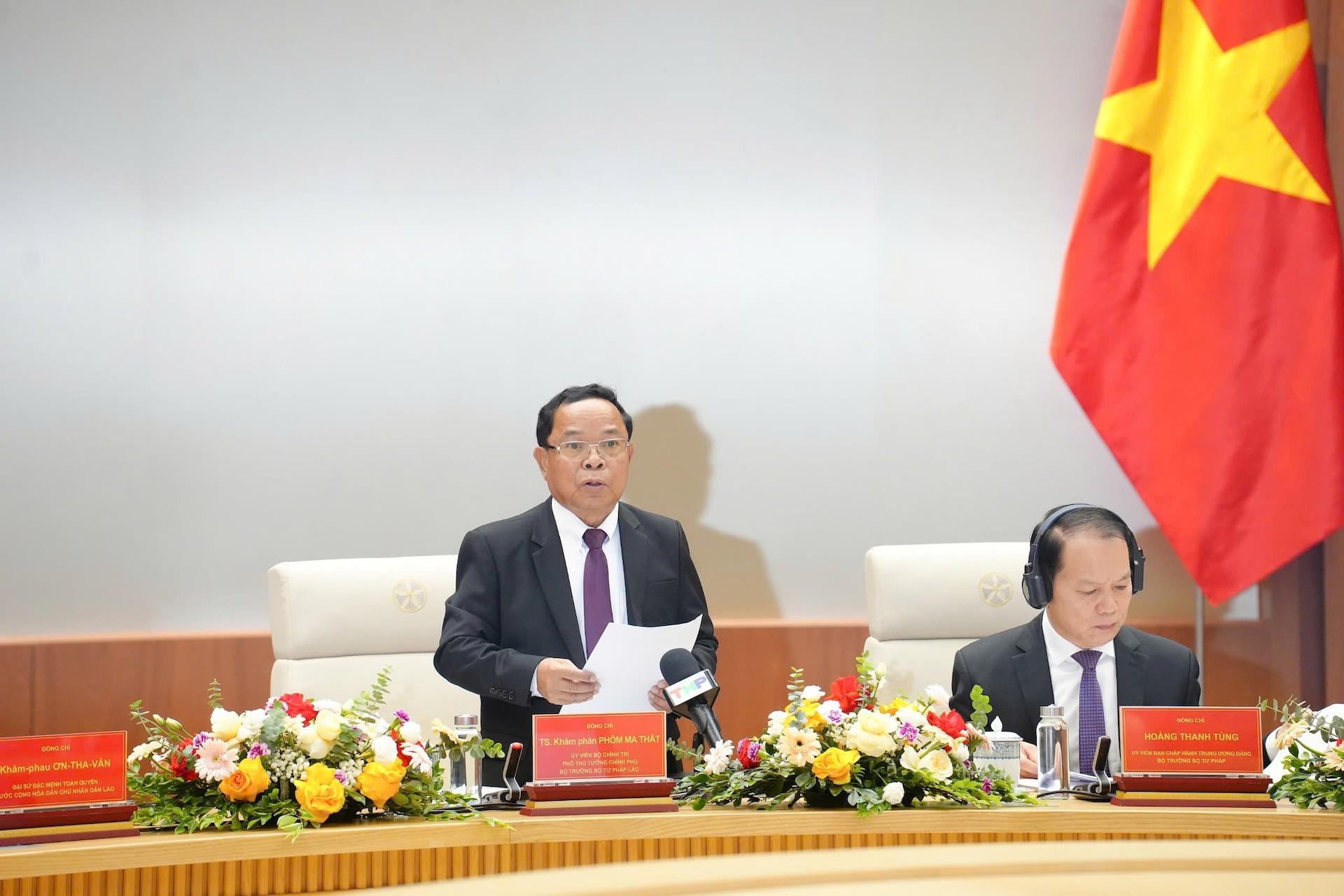 Bộ trưởng lào.jpg