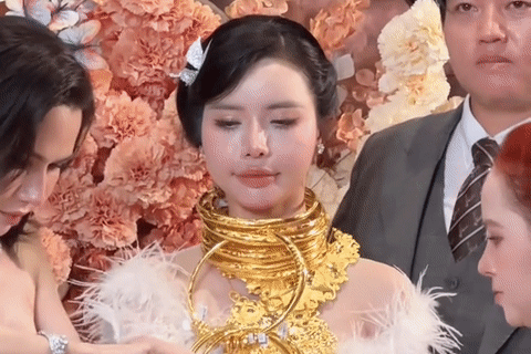 Cô dâu Đồng Tháp nhận 20 cây vàng trong đám hỏi, màn trao quà kéo dài 40 phút