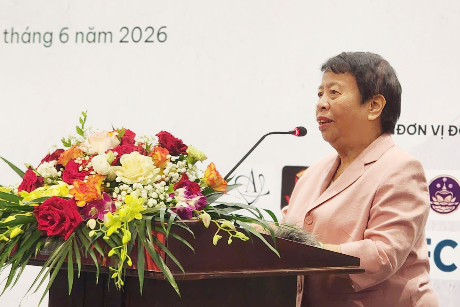 Con gái danh họa Tô Ngọc Vân khóc khi di sản của cha được nối dài