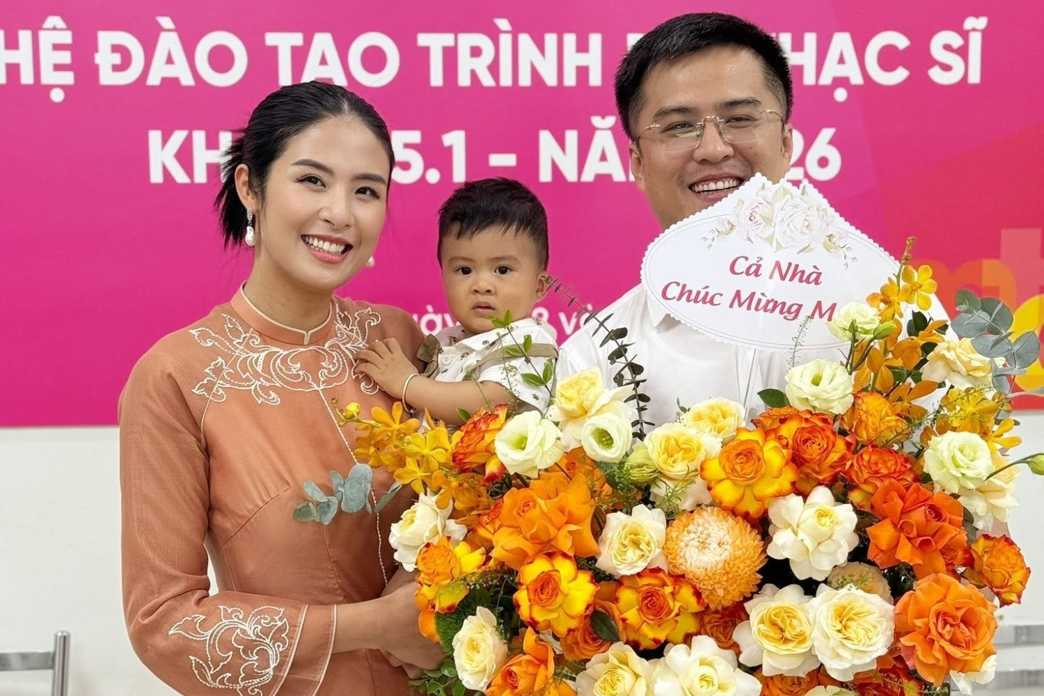 Hoa hậu Ngọc Hân khoe tin vui