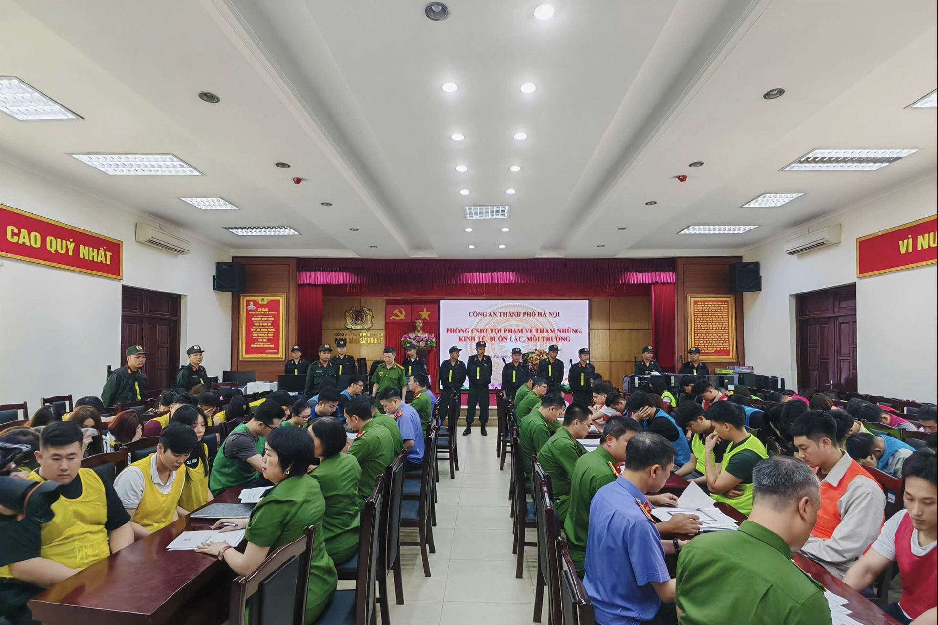 Hà Nội: Khởi tố 21 vụ án, 187 bị can liên quan đến lừa đảo 'hợp đồng kỳ nghỉ'