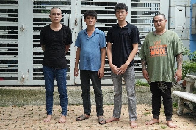 Mang dao bấm đi 'giải quyết' mâu thuẫn hàng xóm, 4 đối tượng bị bắt khẩn cấp