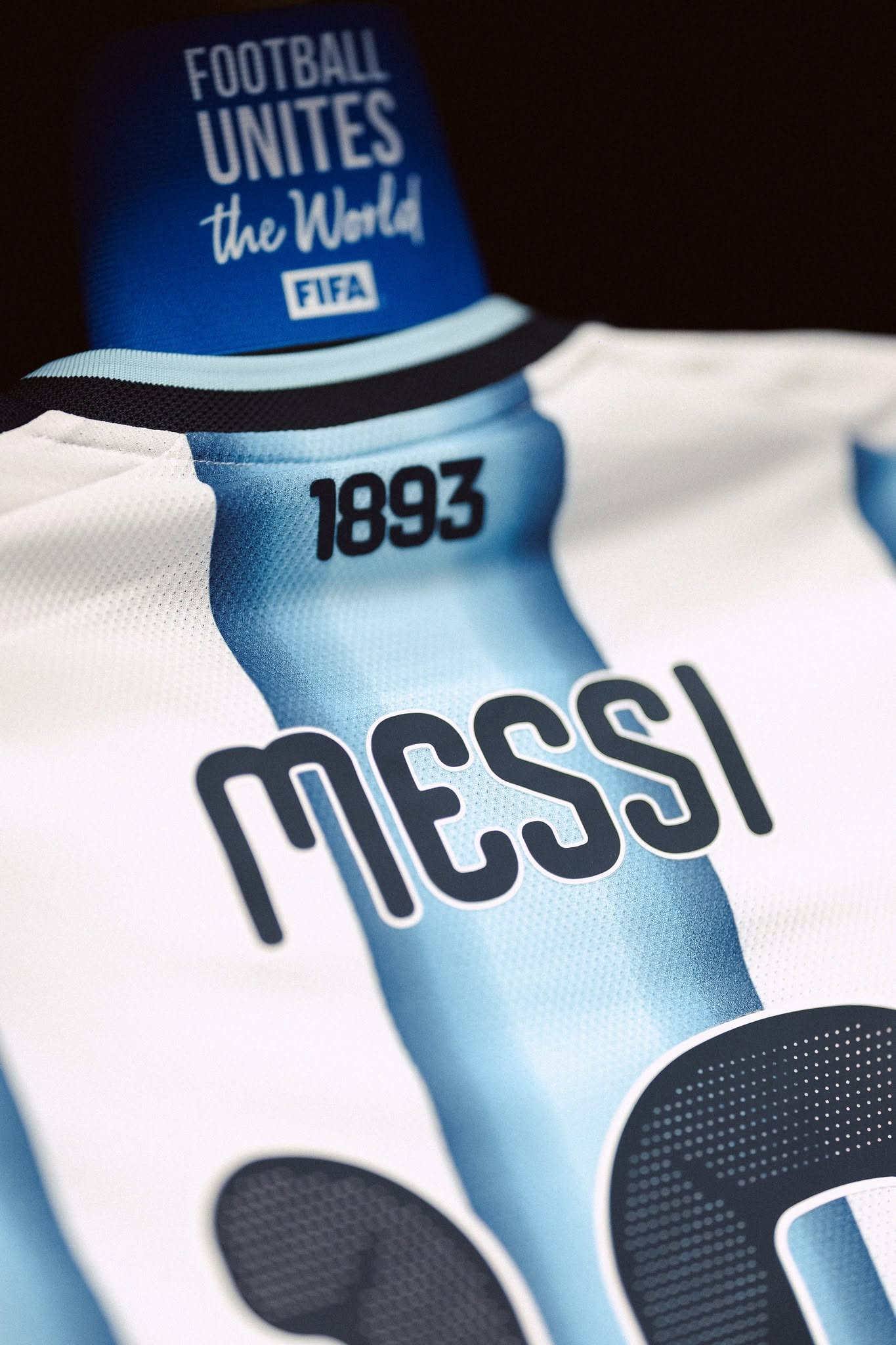 https://vms-files.vietnamnet.vn/vps_images_publish/000001/000003/2026/6/17/messi-argentina-572.jpg