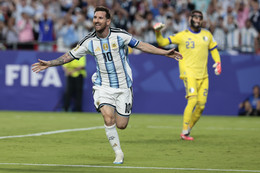 Messi Argentina Algeria 2.jpg