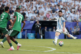 Messi Argentina Algeria 3.jpg