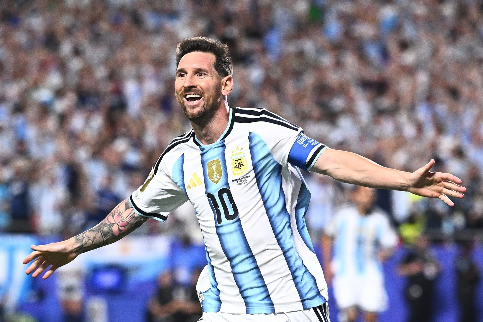 Messi lập hat-trick tuyệt đỉnh, Argentina ra quân tưng bừng