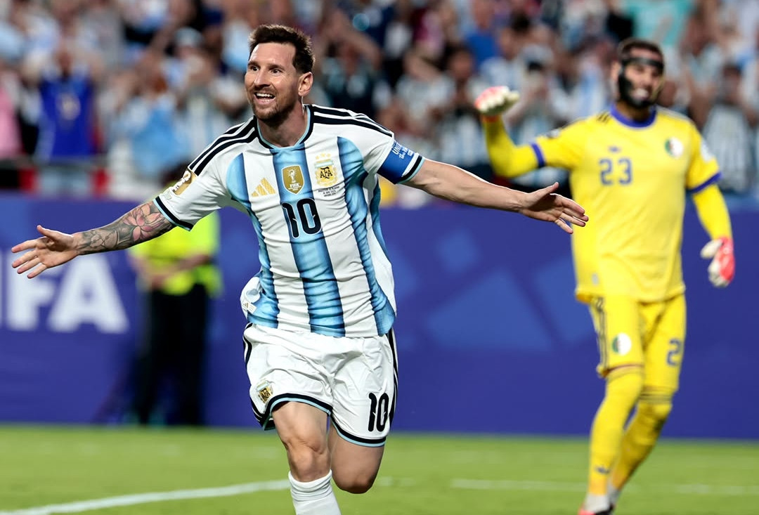 Messi vượt Ronaldo, đi vào lịch sử World Cup