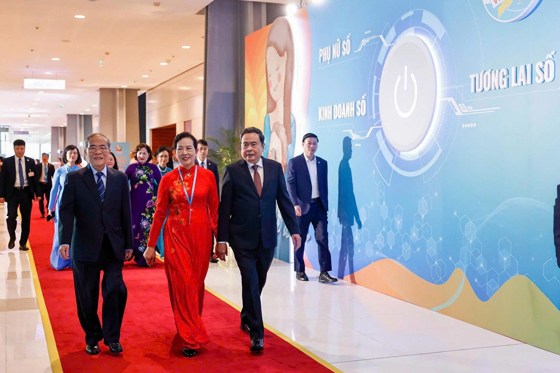 Chủ tịch Quốc hội: Phụ nữ cần trở thành chủ thể kiến tạo tương lai đất nước