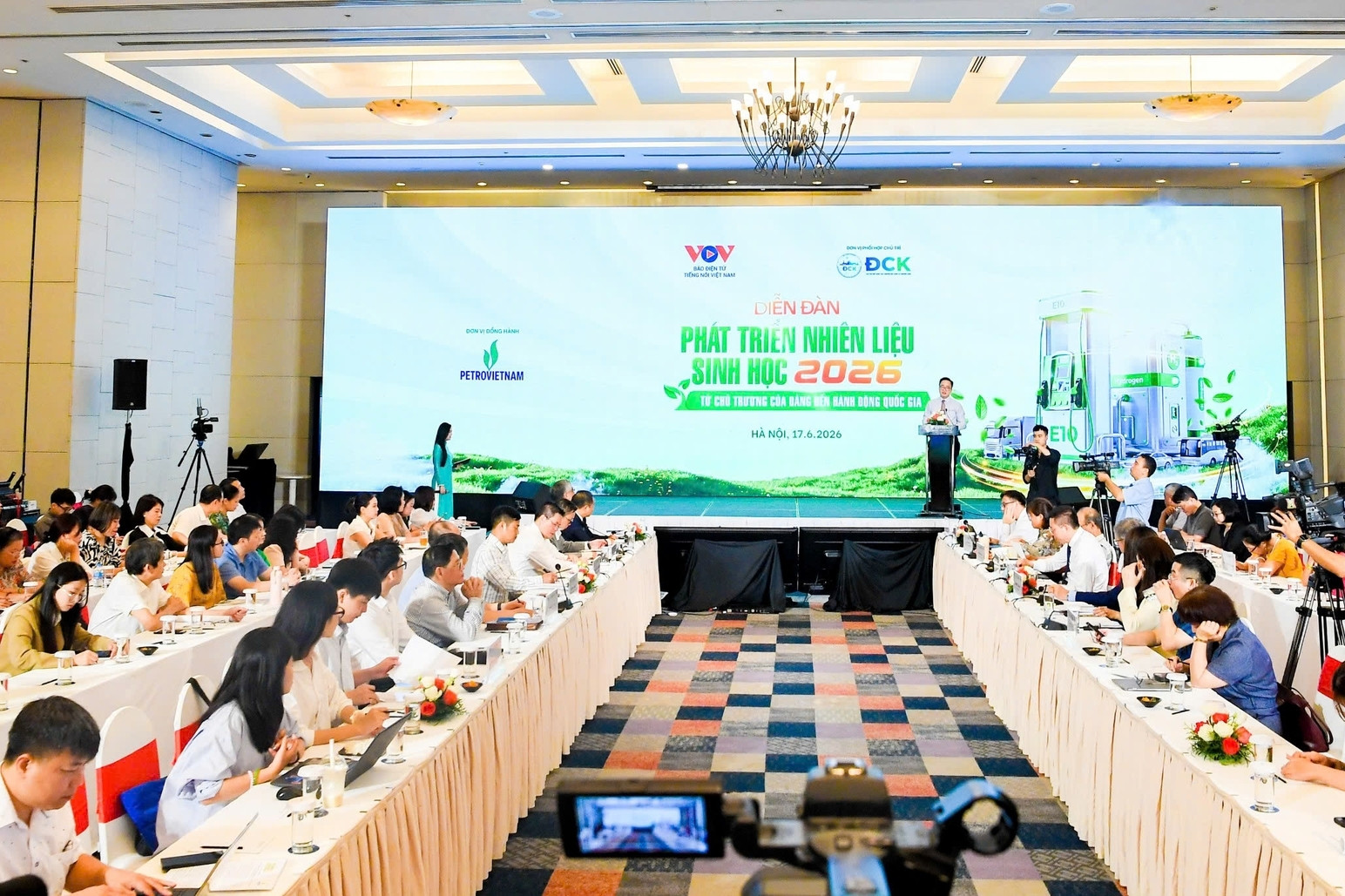 Đầu tư công nghệ chế biến phế phẩm nông nghiệp thành xăng sinh học