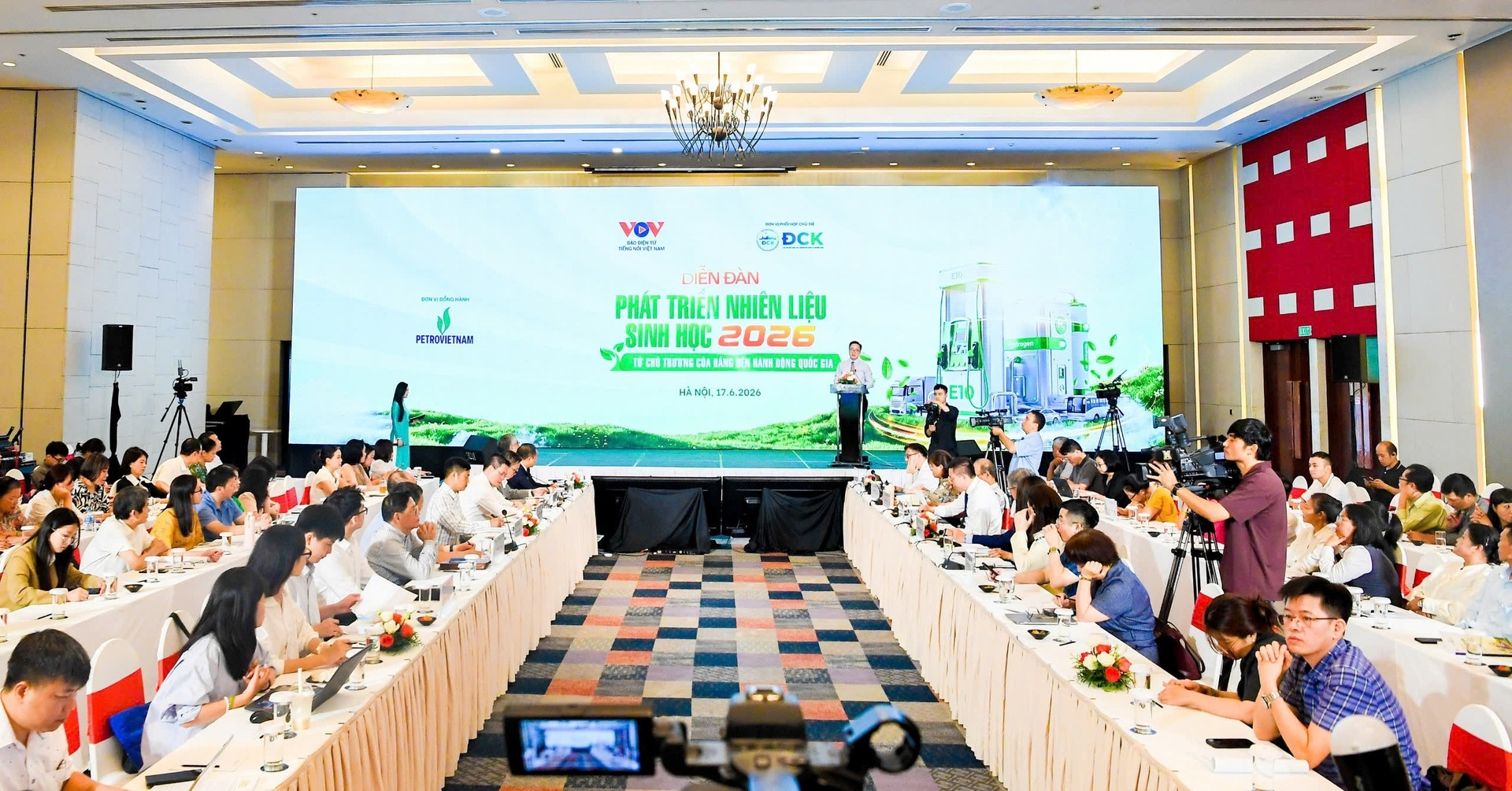 Đầu tư công nghệ chế biến phế phẩm nông nghiệp thành xăng sinh học