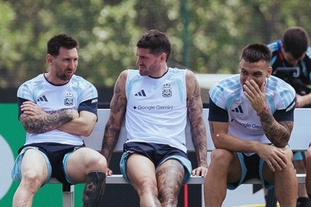 Sao Argentina tiết lộ Messi dự đoán như thần trận đấu với Algeria