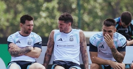Sao Argentina tiết lộ Messi dự đoán như thần trận đấu với Algeria