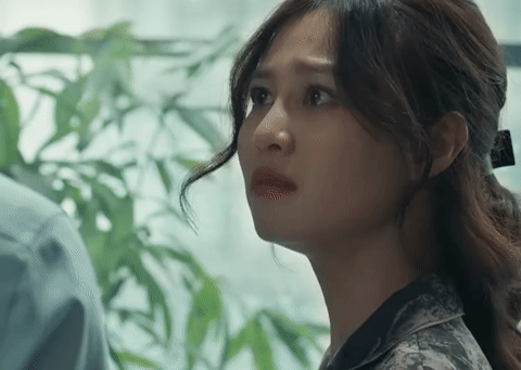 dưới ô cửa sáng đèn