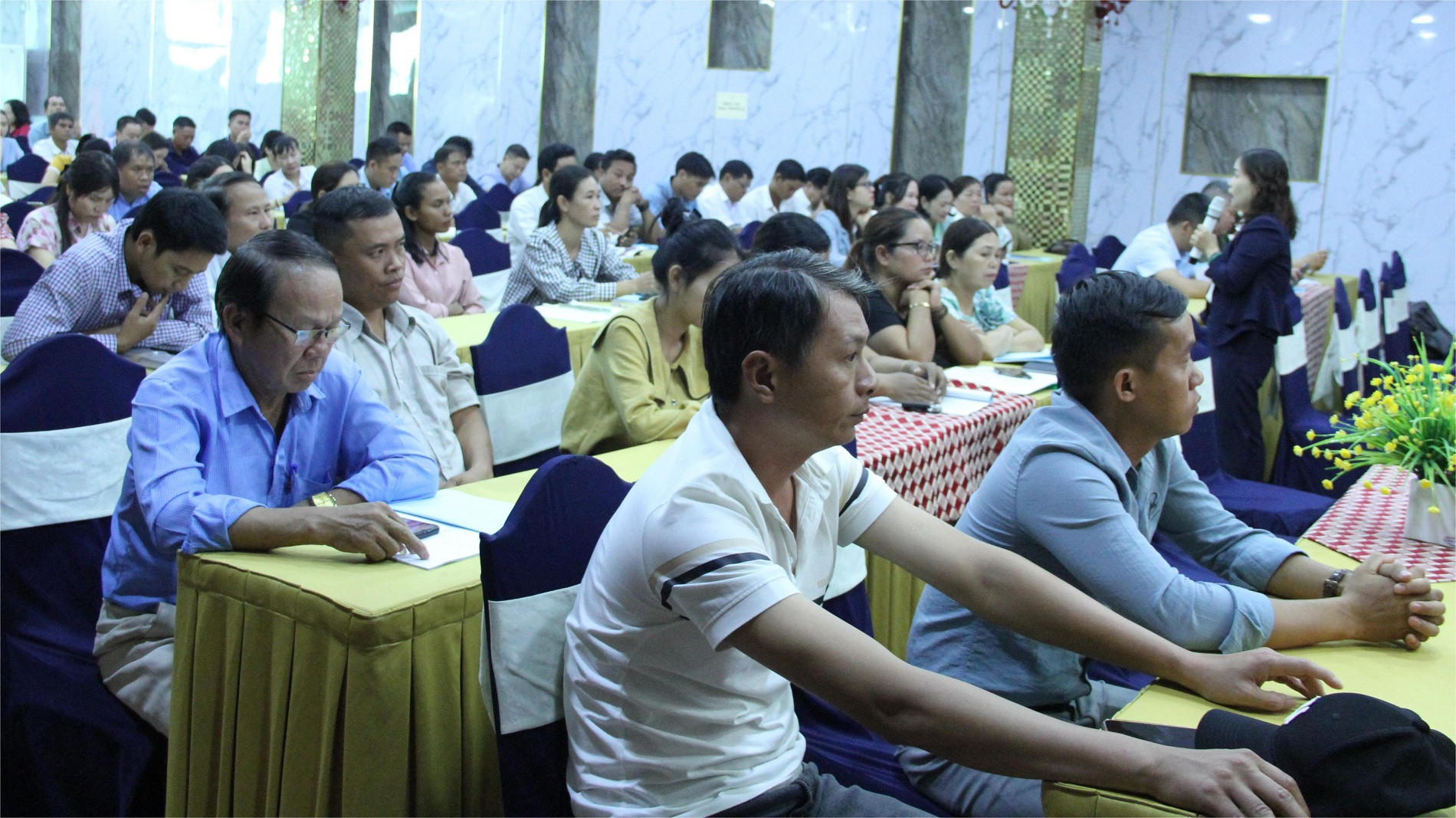 Nâng cao kiến thức pháp luật và kỹ năng truyền thông, vận động, tư vấn pháp luật liên quan về hôn nhân, dân số và gia đình cho cán bộ cơ sở.JPG