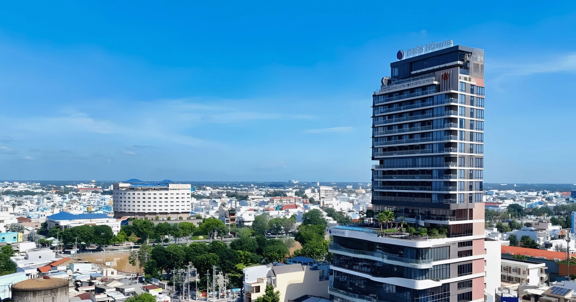 Ngân hàng rao xử lý tài sản bảo đảm liên quan chủ khách sạn 5 sao ở Mỹ Tho