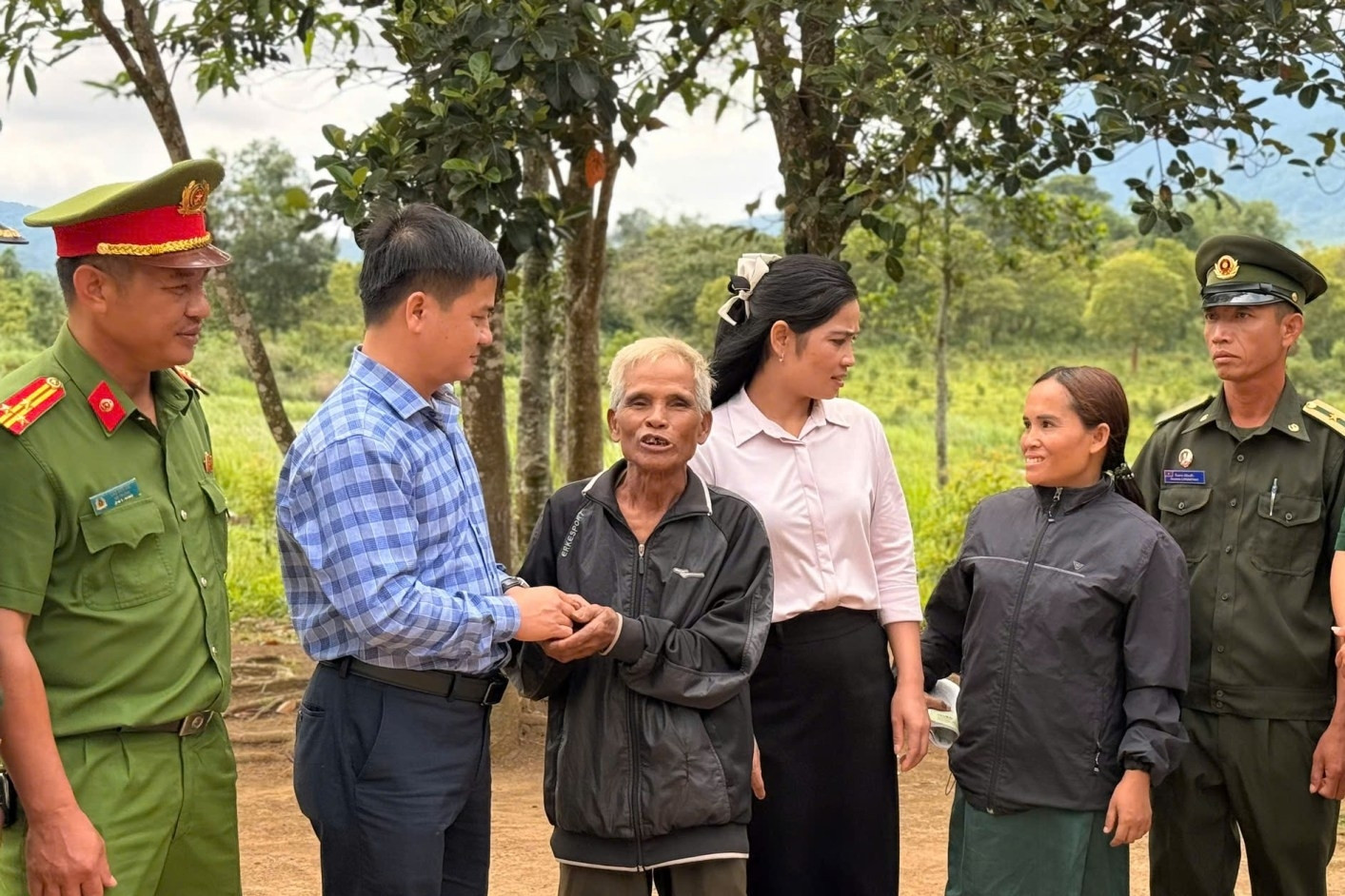 Quảng Trị khởi công xây nhà 'Nghĩa tình biên giới Việt Nam - Lào' cho các hộ khó khăn