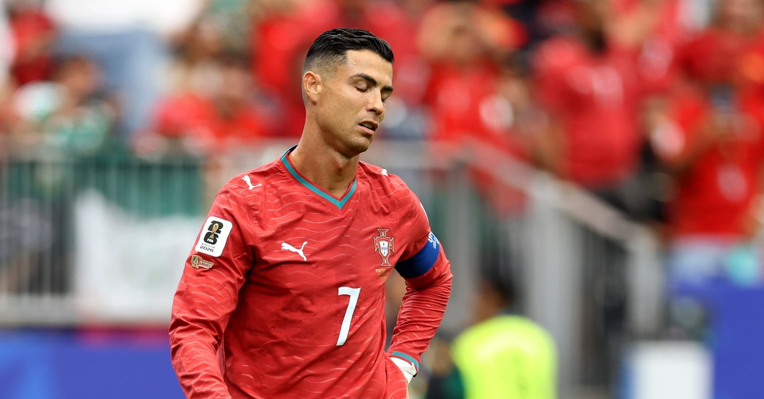 Ronaldo lập thêm kỷ lục trong ngày buồn của Bồ Đào Nha