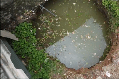 Sau tiếng rầm, hố sâu 5m bất ngờ xuất hiện sát móng nhà dân ở Thái Nguyên