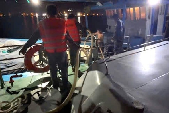 Tàu cá bị phá nước trên vịnh Đà Nẵng, 10 thuyền viên phát tín hiệu cầu cứu