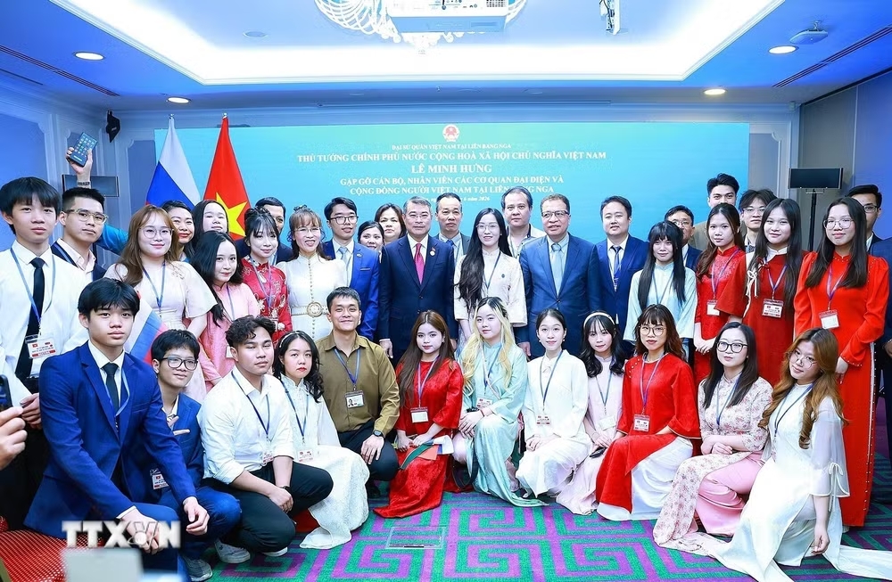 ttxvn-thu-tuong-le-minh-hung-gap-cong-dong-nguoi-viet-nam-tai-lien-bang-nga-1.jpg