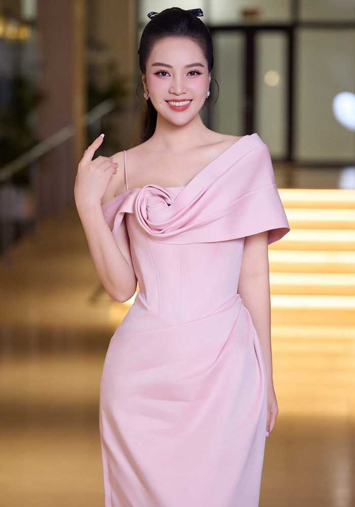https://static-images.vnncdn.net/vps_images_publish/000001/000003/2026/6/18/thuy-van-10-1949.jpg