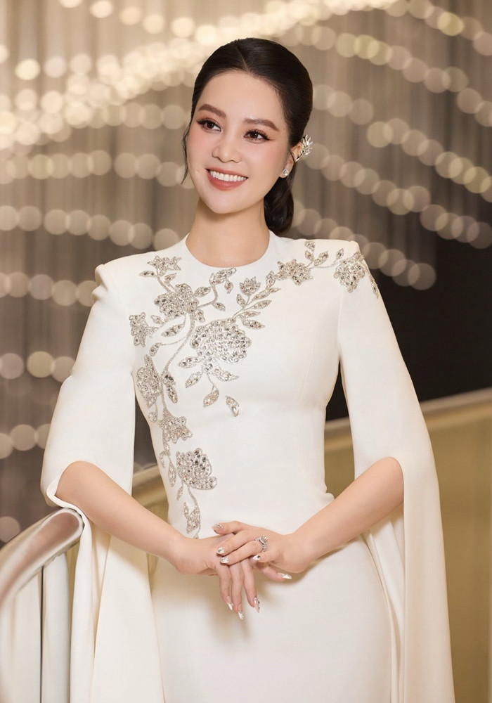 https://static-images.vnncdn.net/vps_images_publish/000001/000003/2026/6/18/thuy-van-11-1950.jpg