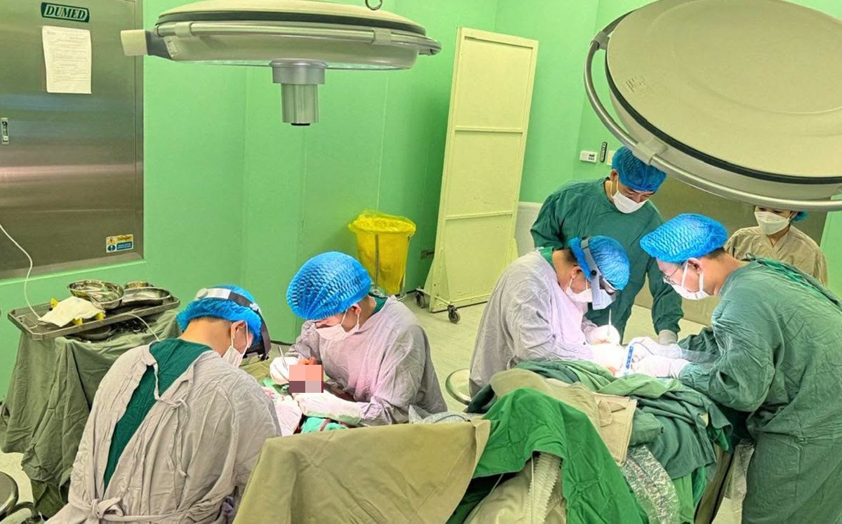 6 giờ nối thành công bàn tay đứt lìa cho nam thanh niên bị máy cưa cắt ở tphcm..jpg