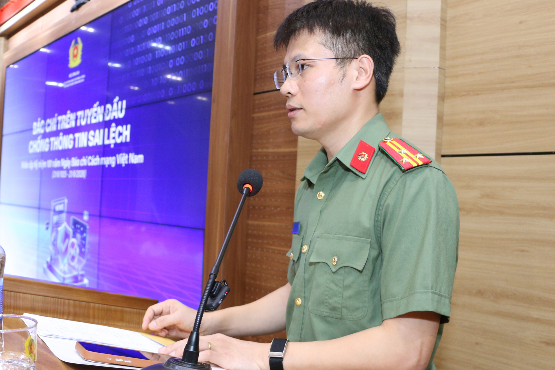 bao chi phong chong thong tin sai lech 1.JPG