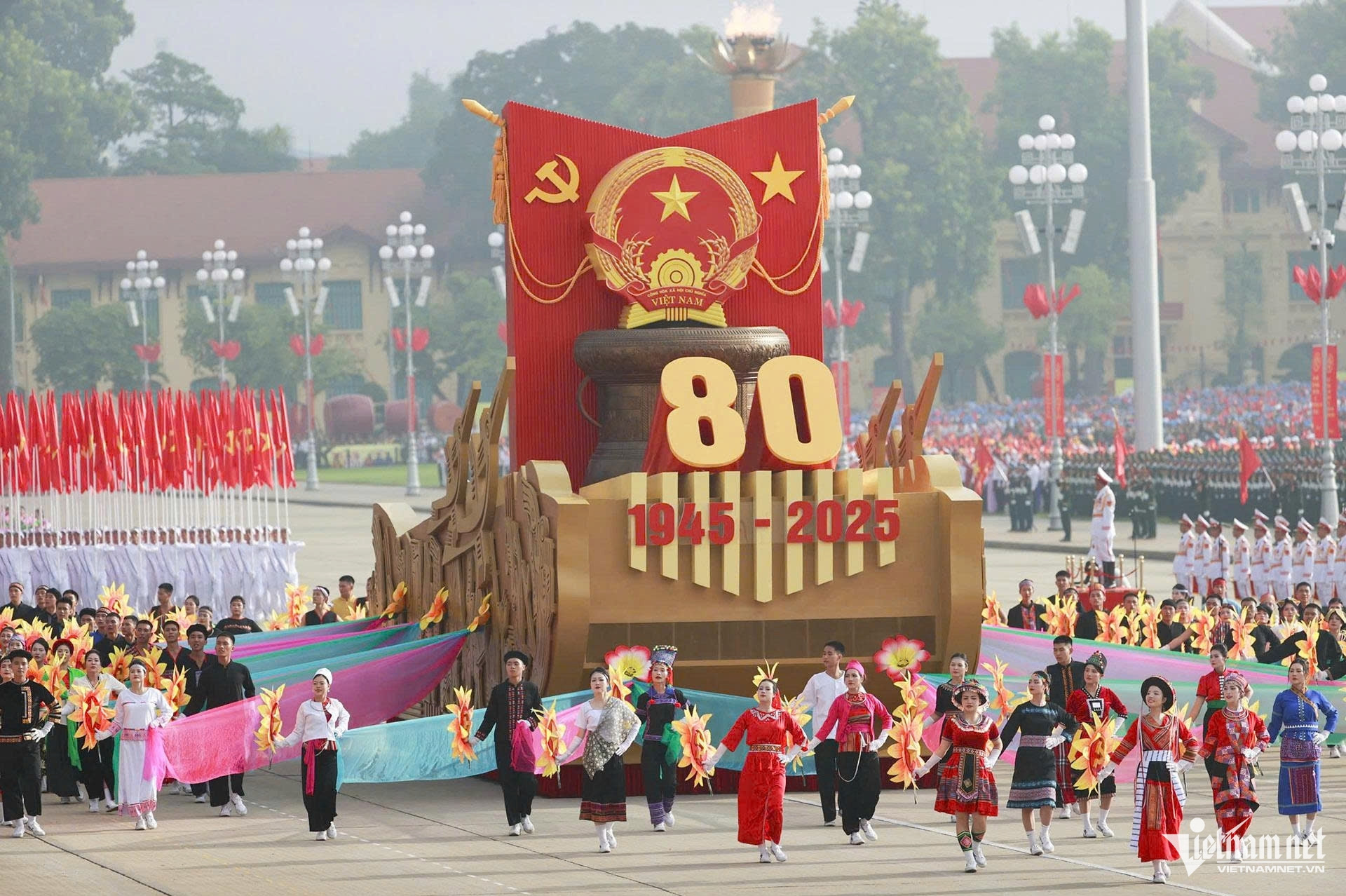 Để lịch sử soi đường cho một thế kỷ phát triển mới