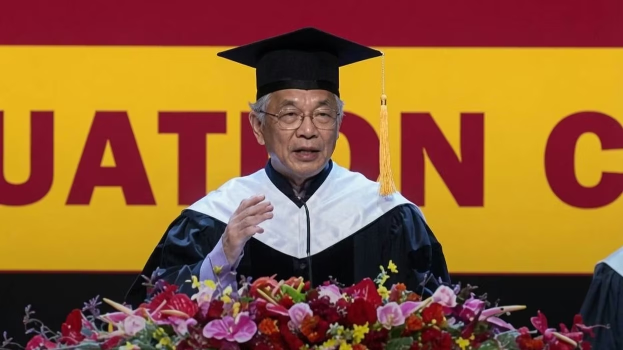 Hieu truong xin loi.avif