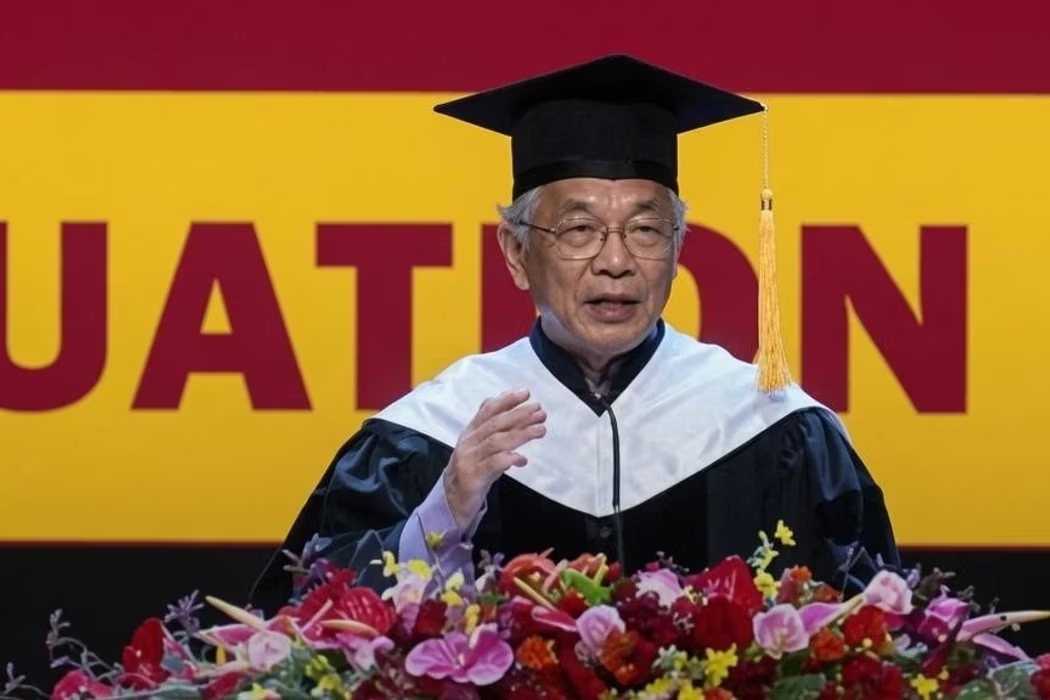 Hiệu trưởng xin nghỉ không lương vì phát biểu gây phẫn nộ tại lễ tốt nghiệp