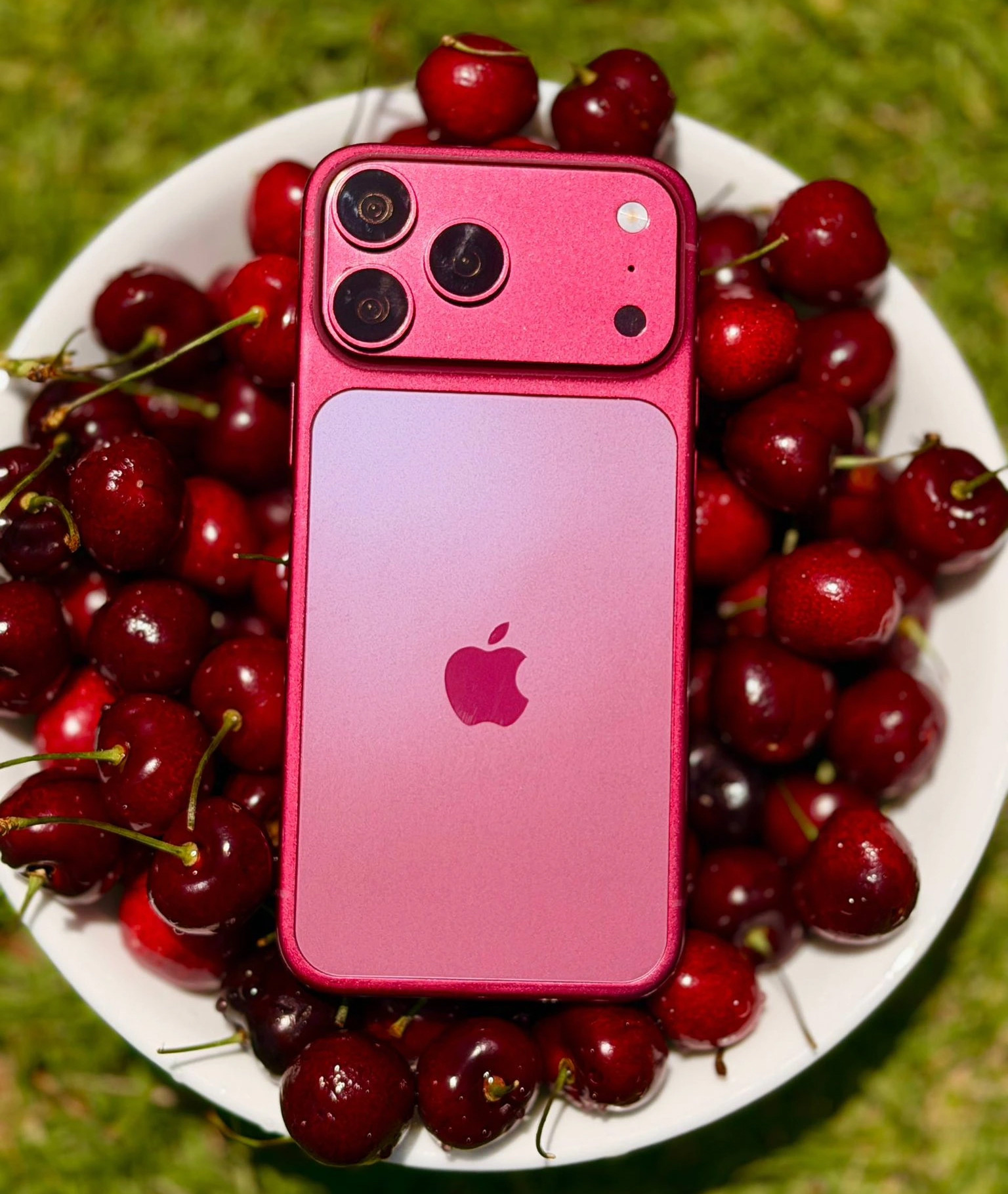 iPhone 18 Pro Max Dark Cherry 3.jpg