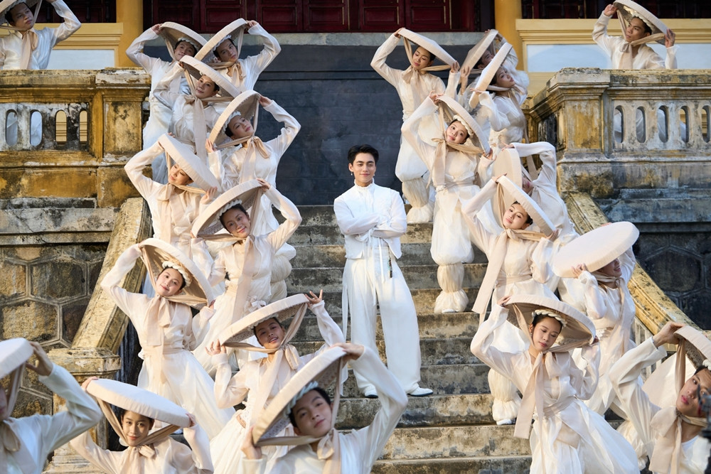 https://static-images.vnncdn.net/vps_images_publish/000001/000003/2026/6/19/mono-005-1780.jpg
