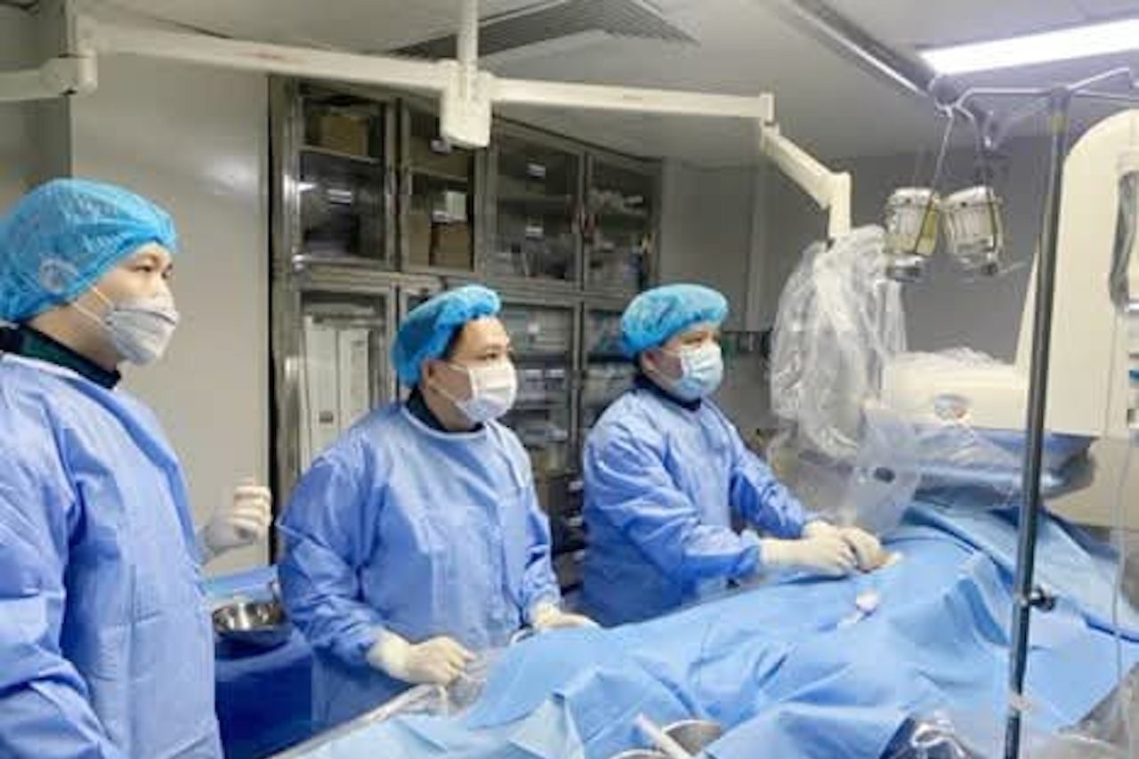 Nguy kịch do bị trâu húc